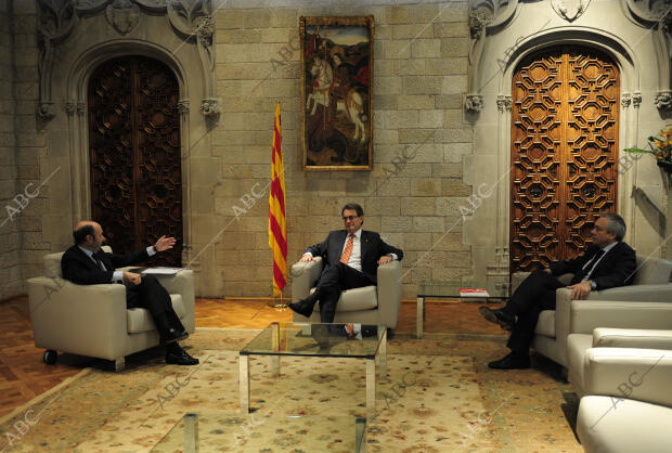 El presidente de la Generalitat Artur mas ha Recibido A Alfredo Perez Rubalcaba...