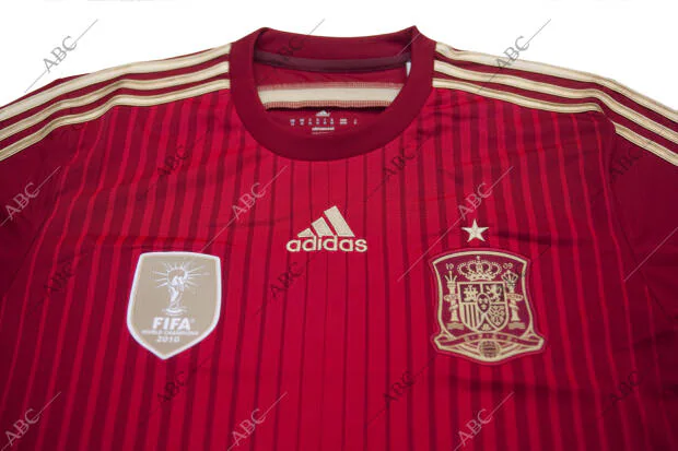 serie Anticuado enjuague camiseta de la seleccion española de fútbol para el mundial de Brasil 2014  Foto... - Archivo ABC