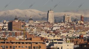 primera nevada en la sierra de madrid navacerrada vista desde el parque del...