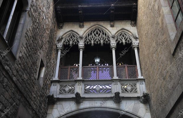 Barrio Gotico de Barcelona. Plaza del Rey. Catedral. Carrer del Bisbe. Sant...