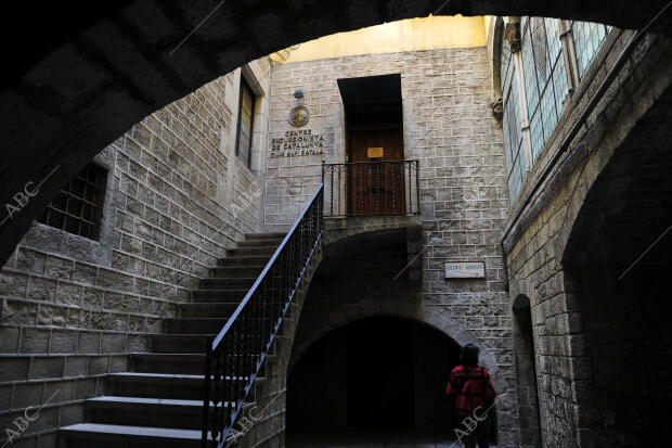 Barrio Gotico de Barcelona. Plaza del Rey. Catedral. Carrer del Bisbe. Sant...