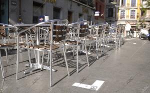 En las terrazas de los bares de la plaza de san miguel han pintado unas marcas...