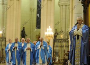 El cardenal Rouco preside la Vigilia de la Inmaculada en la almudena