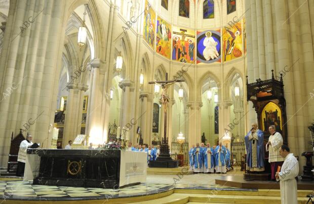 El cardenal Rouco preside la Vigilia de la Inmaculada en la almudena