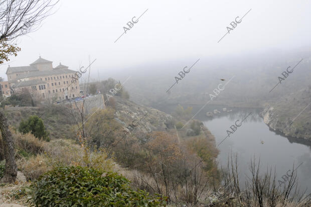 niebla en Toledo con el río Tajo