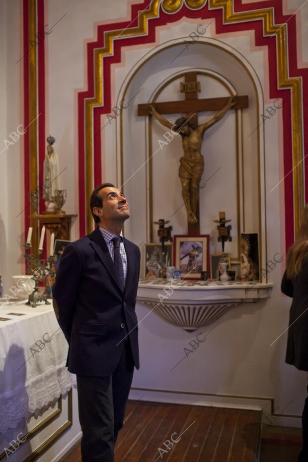 El consejero Salvador Victoria visita las partes reformadas de la plaza de toros...