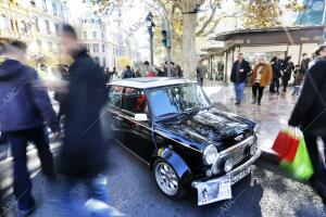 concentración de coches clasicos en la Plaza del Ayuntamiento de Valencia