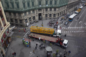 Carrera de San Jerónimo cortada por instalación de grua en Canalejas foto,...