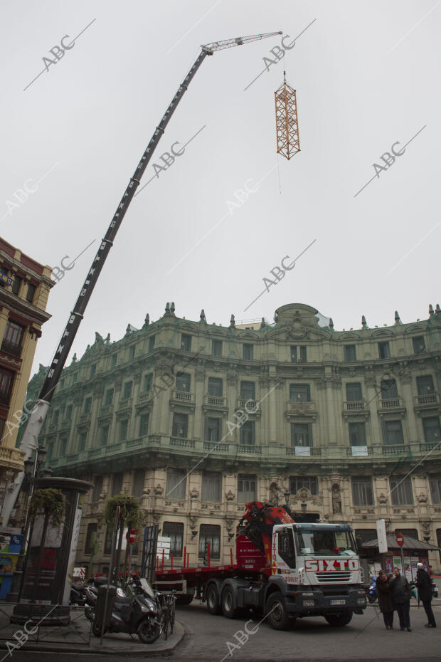 Carrera de San Jerónimo cortada por instalación de grua en Canalejas foto,...