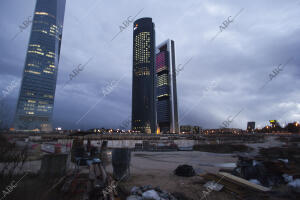 Agujero de las obras del palacio de congresos de Madrid, junto a las cuatro...