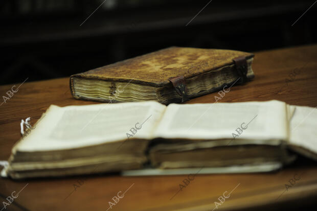 Biblioteca de la Ub. Restauracion de Libros Antiguos