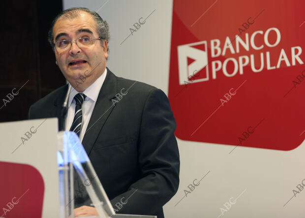 rueda de prensa de angel ron, presidente del banco popular