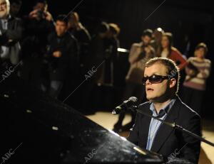 encuentro con un Derek Paravicini, pianista ciego y autista que se encuentra en...