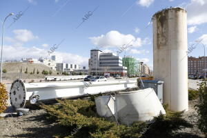 Obelisco Caido por el viento en avenida ensanche de Vallecas con M-45