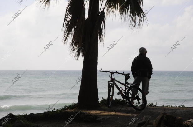 Zona del paseo Maritimo de Estepona Malaga donde Jose Tomas Reliza Ejerccios y...