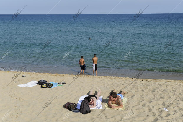 Playa de Barcelona. Barceloneta. Vacaciones de semana Santa. Turismo. Fotos Ines...