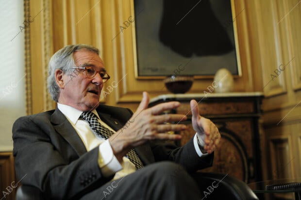 Entrevista con el alcalde de Barcelona. Xavier Trias. En el ayuntamiento de...
