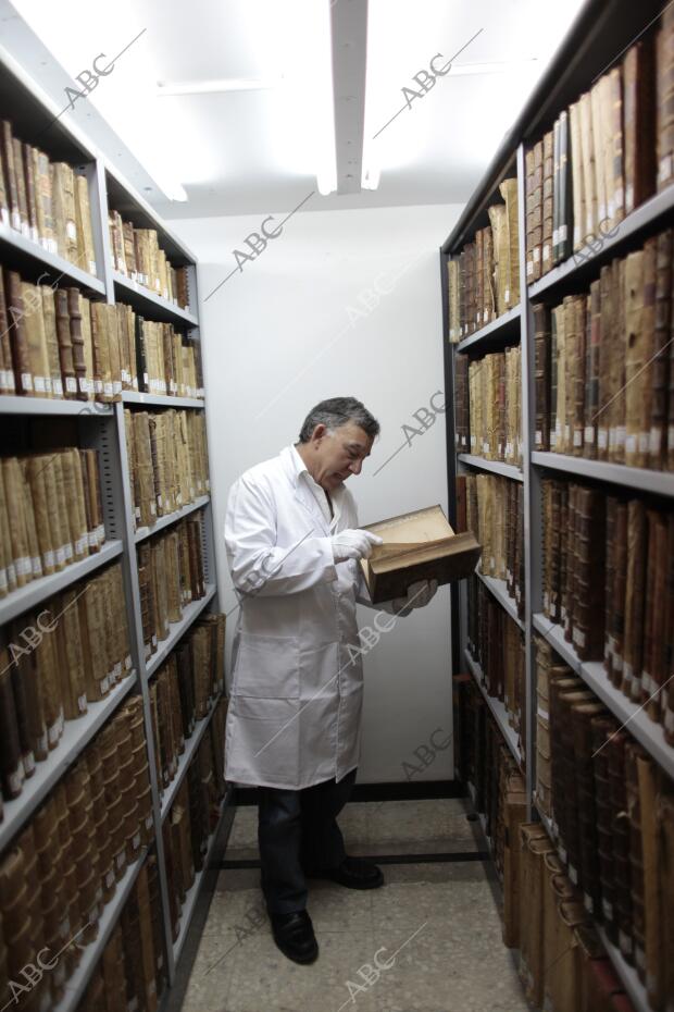 Reportaje del archivo de la universidad, deposito de fondos bibliograficos...