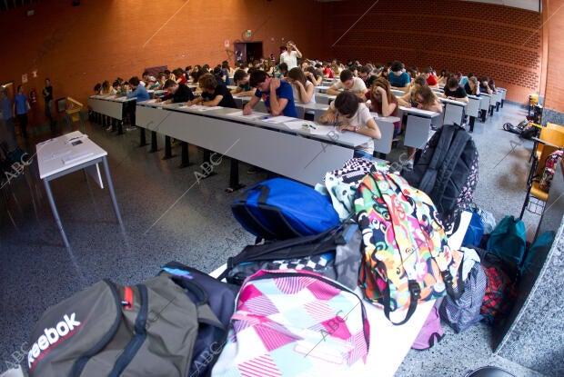 Exámenes de selectividad en la Universidad de Tarongers