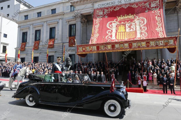 Proclamacion de Felipe Vi exterior del congreso de los Diputados foto Jaime...