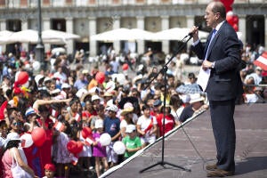 día de Perú en la plaza mayor