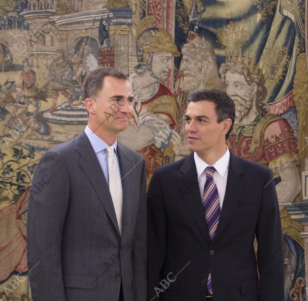 Sm. el Rey Felipe Vi Recibe A Pedro Sanchez en el palacio de la ...