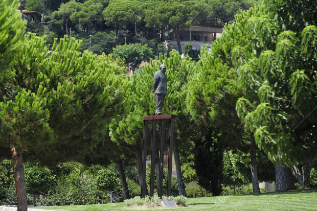 Estatua y plaza de Jordi Pujol en Premia