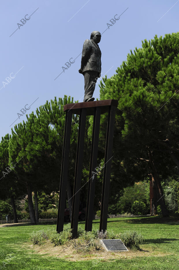 Estatua y plaza de Jordi Pujol en Premia
