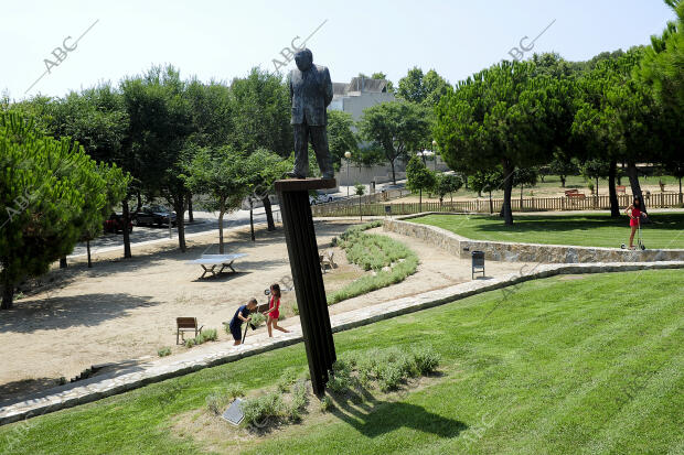 Estatua y plaza de Jordi Pujol en Premia