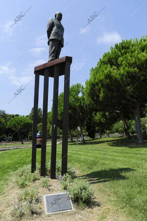 Estatua y plaza de Jordi Pujol en Premia