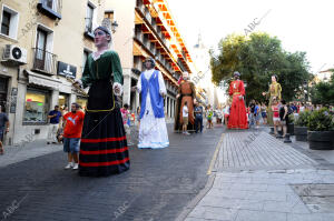 sfile de gigantones y Cabezudos de la feria y fiestas 2014