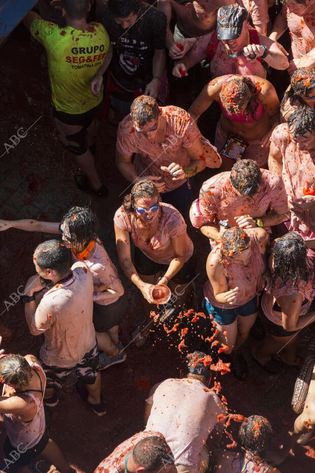 mikel ponce.....buñol.....valencia.......27-8-2014.......Tomatina 2014.archdc