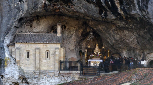 Lagos de Covadonga en los Picos de Europa en la imagen la Basilica gruta de la...