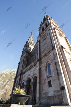 Lagos de Covadonga en los Picos de Europa en la imagen la Basilica gruta de la...