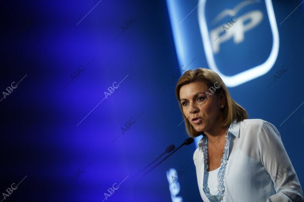 Rueda de prensa de Maria Dolores de Cospedal en la sede del Pp. foto Oscar del...