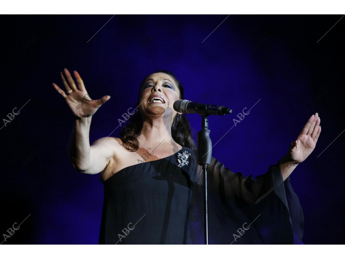Concierto de Isabel Pantoja Foto Fabián Simón archdc Archivo ABC