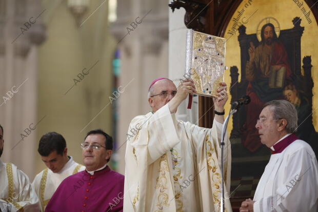 Solemne Eucaristía con la que se celebró toma de posesión del nuevo arzobispo de...