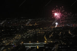 Sábado de Feria, fuegos artificiales desde el hotel Torre de Sevilla