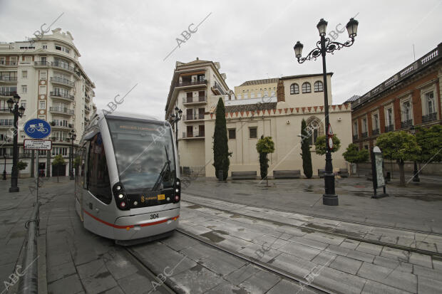 Reportaje de calles vacías del centro histórico y Triana, tas el decreto del...