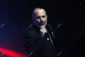 Concierto cadena 100. En la Imagen, Miguel Bosé