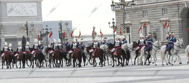 Ceremonia del relevo solemne de la Guardia Real en el Palacio Real