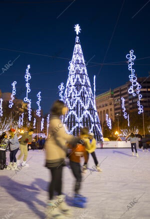 Pista de hielo en la plaza del Ayuntamiento de Valencia