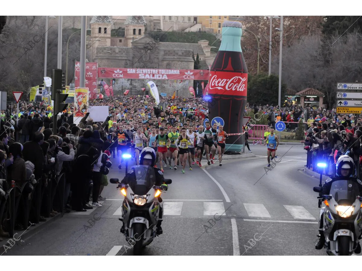 Momento de la multitudinaria y espectacular salida de la San Silvestre