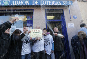 Celebraciones en la administración de loterías de Leganés agraciada con el...