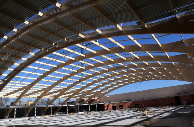 Visita de la alcaldesa de Madrid Ana Botella a las obras del polideportivo...