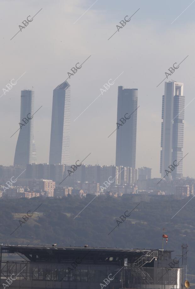 Vistas de la ciudad de Madrid hoy domingo con índices de contaminación bajos