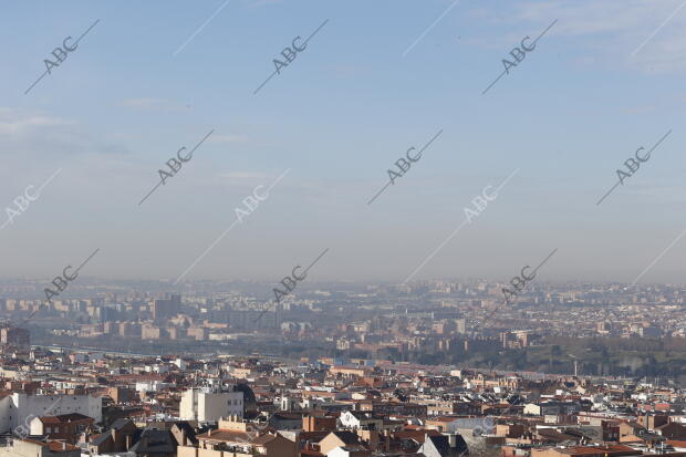 Vistas de la ciudad de Madrid hoy domingo con índices de contaminación bajos