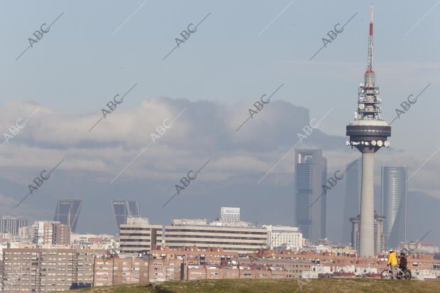 Vistas de la ciudad de Madrid hoy domingo con índices de contaminación bajos