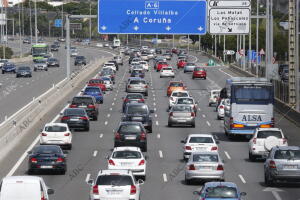 Atascos y retenciones de tráfico en la A6, dirección La Coruña, a la altura de...