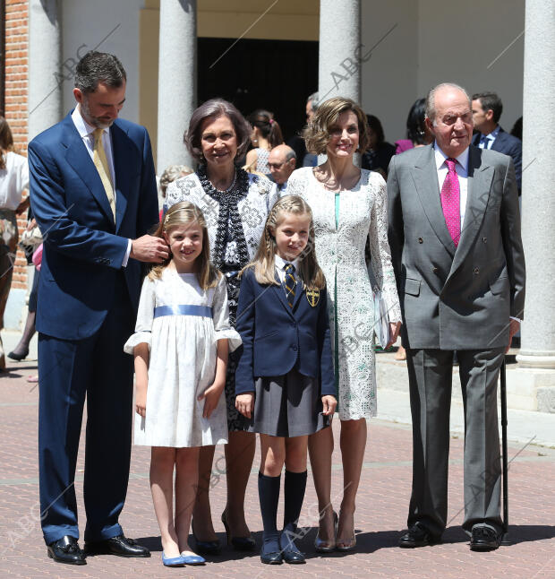 Ss.Mm: los Reyes en la primera comunión de su Hija la Princesa Leonor